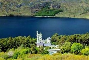Natl park - Glenveagh with lake-castle